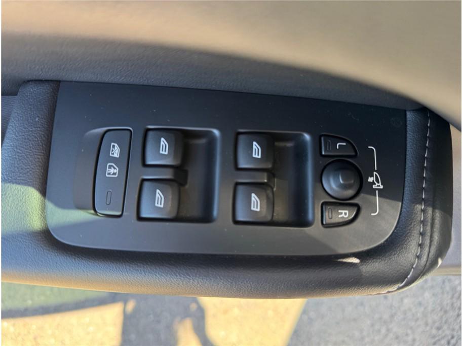 used 2022 Volvo XC60 car, priced at $23,595