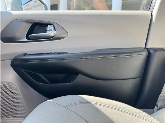 used 2021 Chrysler Pacifica car, priced at $22,995