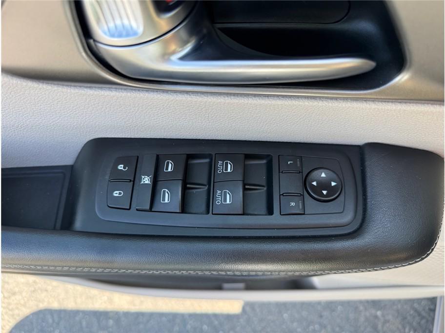 used 2021 Chrysler Pacifica car, priced at $21,995