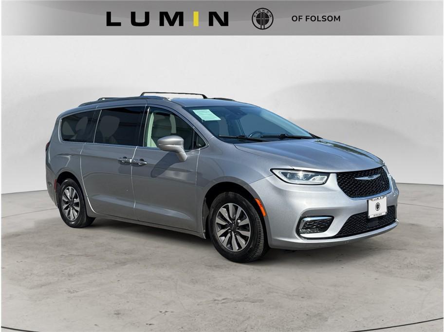 used 2021 Chrysler Pacifica car, priced at $21,995