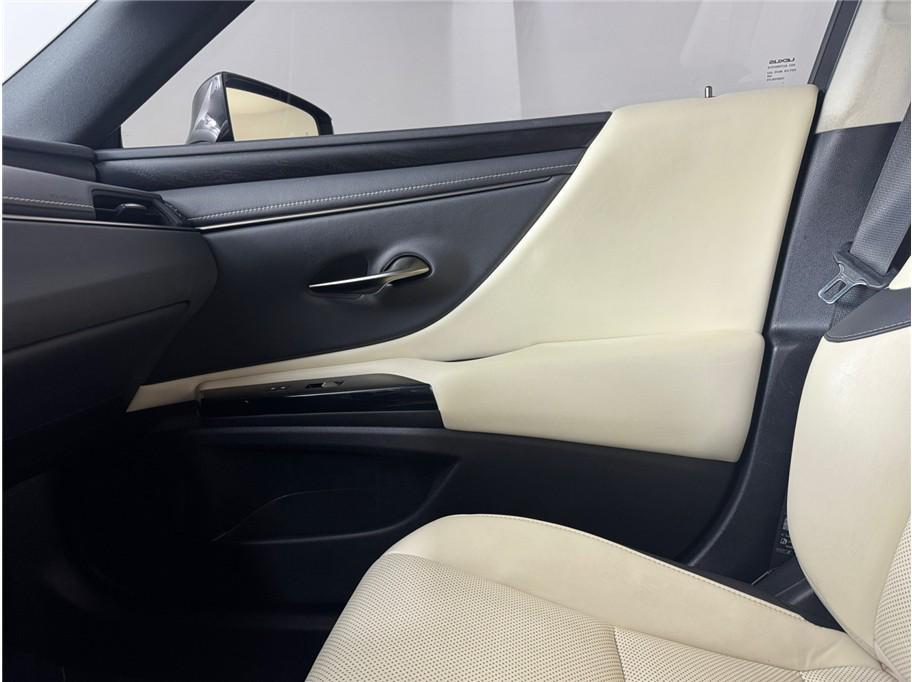 used 2022 Lexus ES 300h car, priced at $28,995