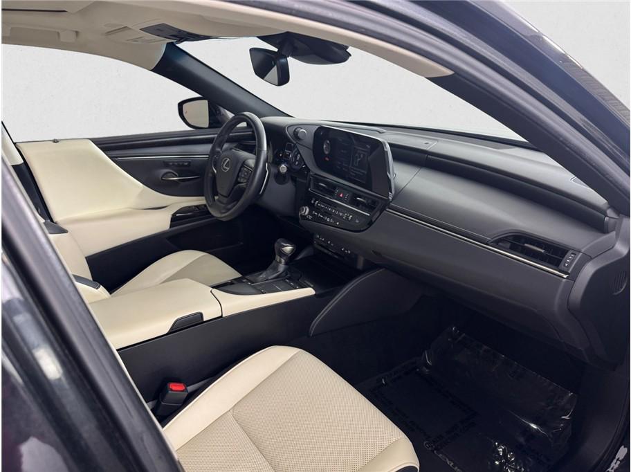 used 2022 Lexus ES 300h car, priced at $28,995