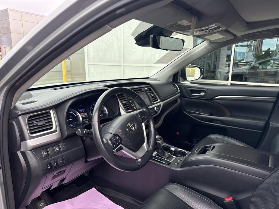 used 2018 Toyota Highlander Hybrid car, priced at $25,999