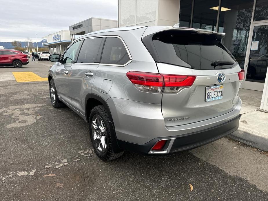 used 2018 Toyota Highlander Hybrid car, priced at $25,999