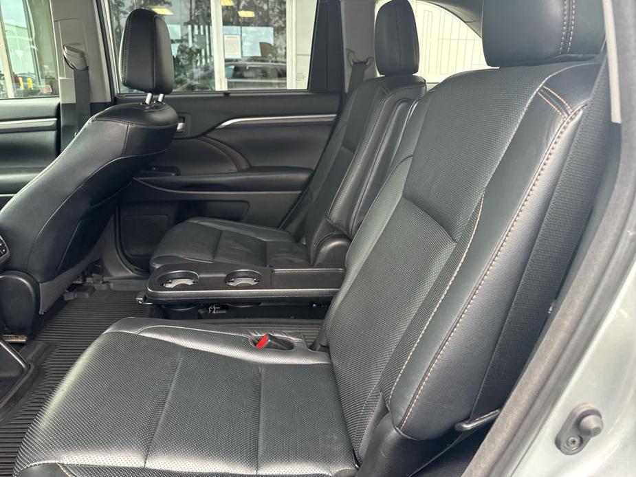 used 2018 Toyota Highlander Hybrid car, priced at $25,999