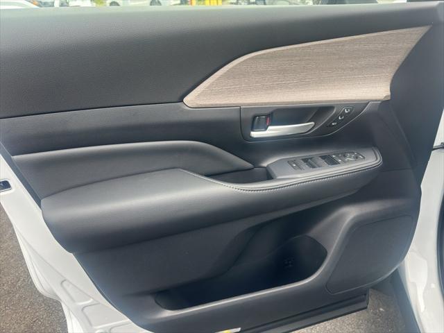 new 2025 Toyota Grand Highlander car, priced at $55,617