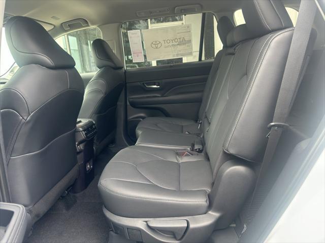 new 2025 Toyota Grand Highlander car, priced at $55,617