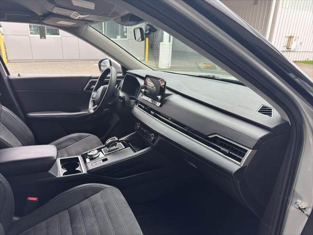 used 2023 Mitsubishi Outlander car, priced at $25,900
