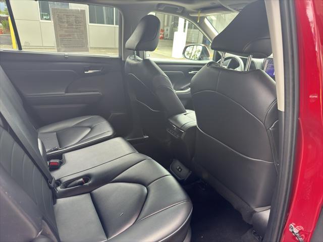 used 2023 Toyota Highlander car, priced at $38,500
