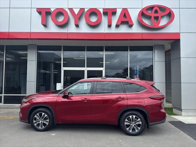 used 2023 Toyota Highlander car, priced at $38,500