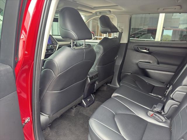 used 2023 Toyota Highlander car, priced at $38,500