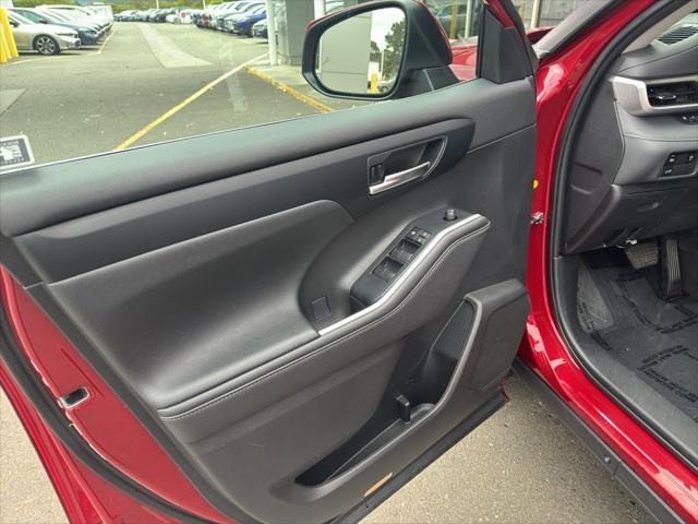 used 2023 Toyota Highlander car, priced at $38,500