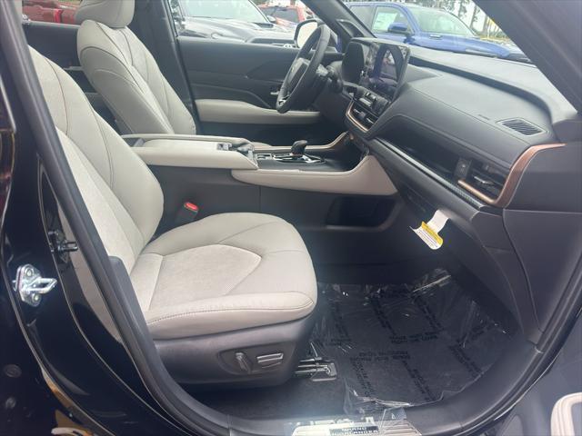 new 2025 Toyota Grand Highlander Hybrid car, priced at $64,582