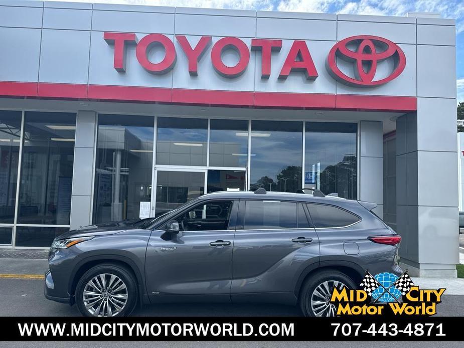 used 2021 Toyota Highlander Hybrid car, priced at $42,999