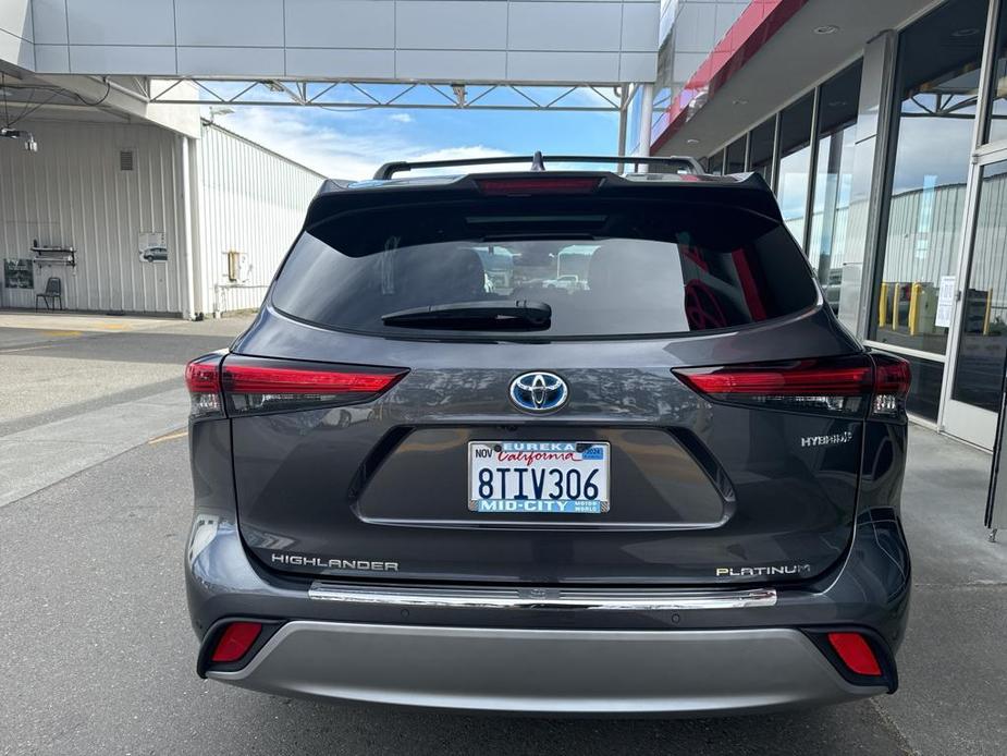 used 2021 Toyota Highlander Hybrid car, priced at $42,999