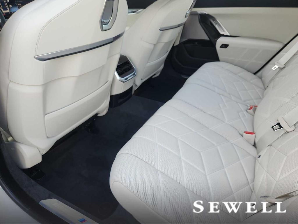 new 2025 BMW 760 car, priced at $134,700