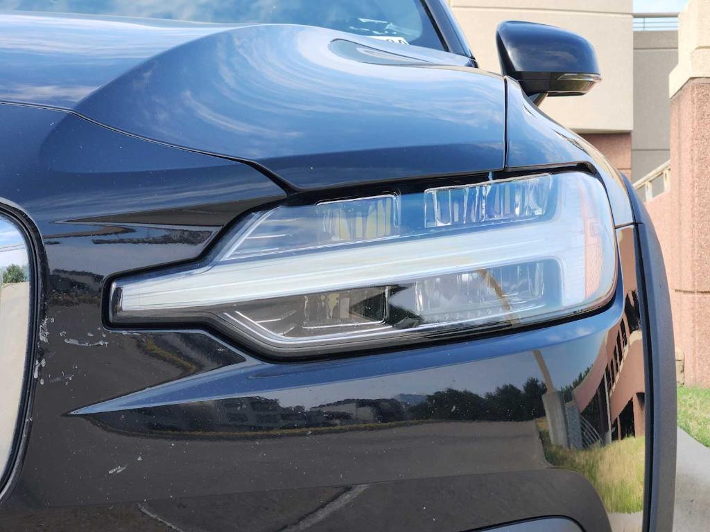 used 2020 Volvo V60 Cross Country car, priced at $29,990