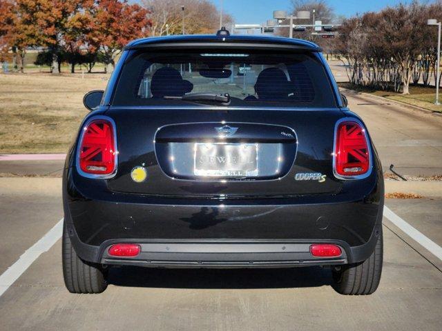 used 2024 MINI SE Hardtop car, priced at $26,990