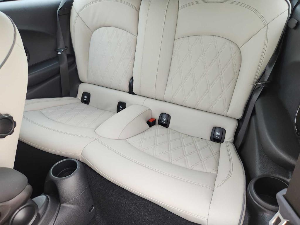 used 2024 MINI SE Hardtop car, priced at $26,990