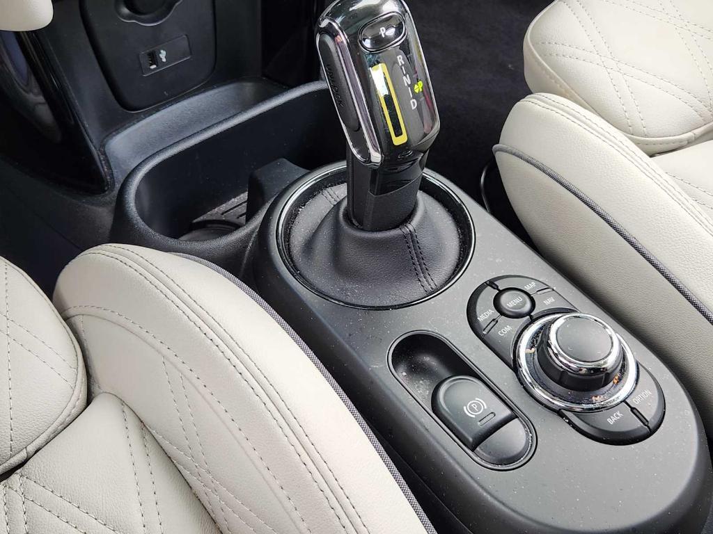 used 2024 MINI SE Hardtop car, priced at $26,990