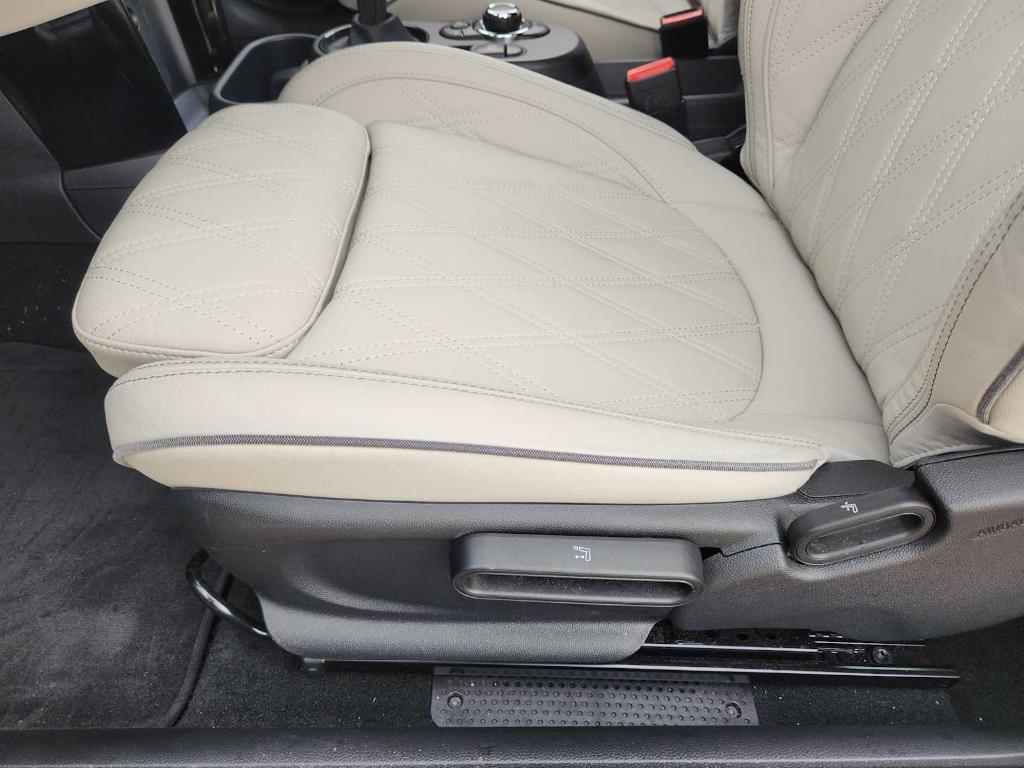 used 2024 MINI SE Hardtop car, priced at $26,990