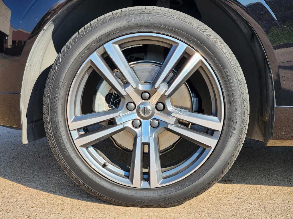 used 2021 Volvo XC60 car, priced at $24,994