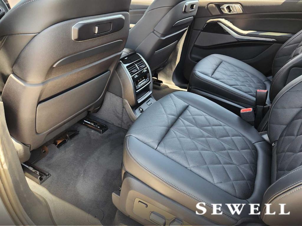 new 2026 BMW X7 car, priced at $107,125