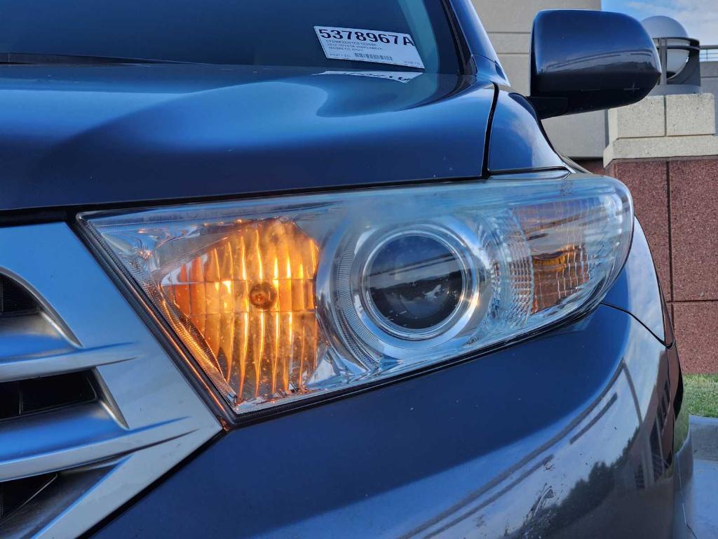 used 2012 Toyota Highlander car, priced at $14,990