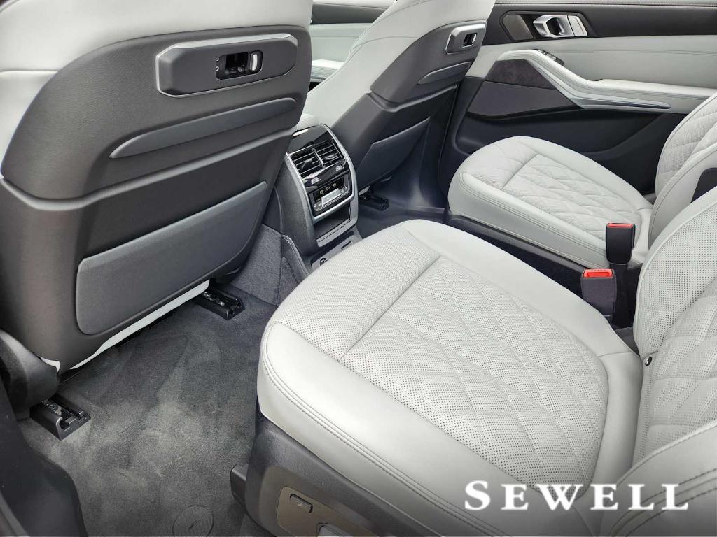 new 2026 BMW X7 car, priced at $92,575