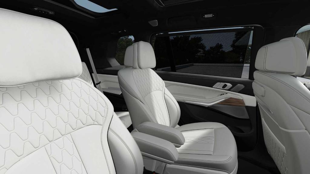 new 2026 BMW X7 car, priced at $125,825