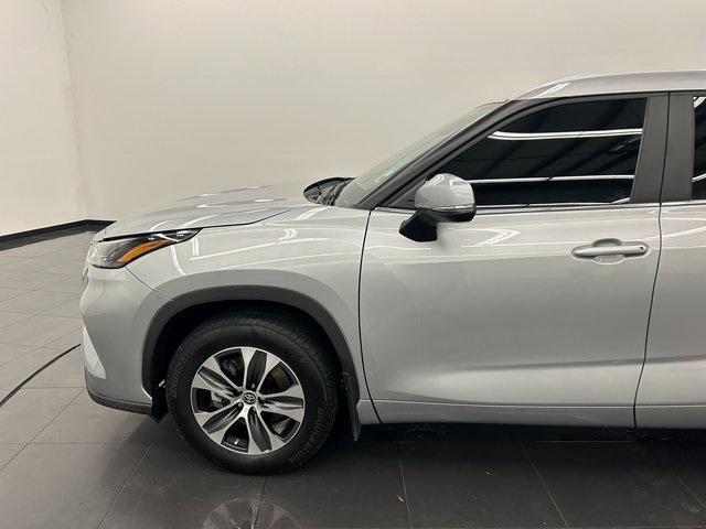 used 2023 Toyota Highlander car, priced at $38,471