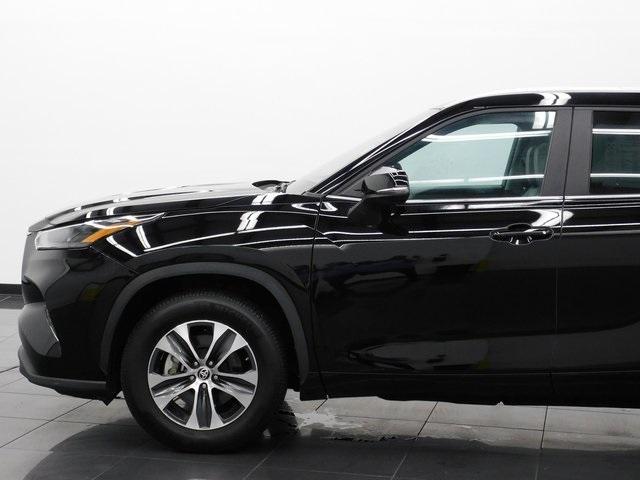 used 2023 Toyota Highlander car, priced at $38,614