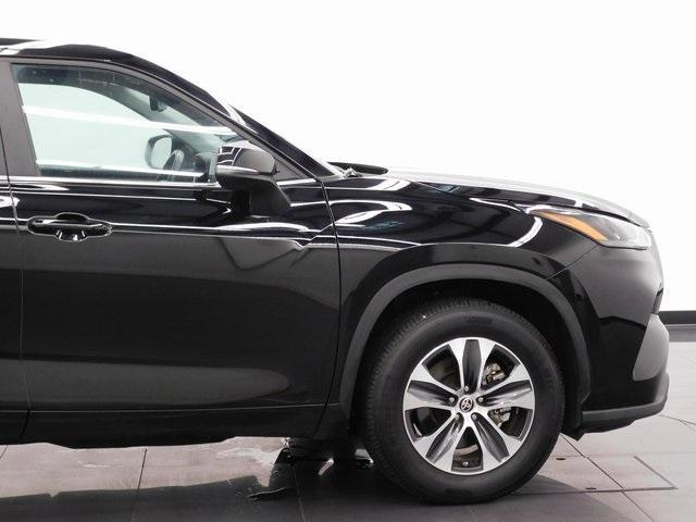 used 2023 Toyota Highlander car, priced at $38,614