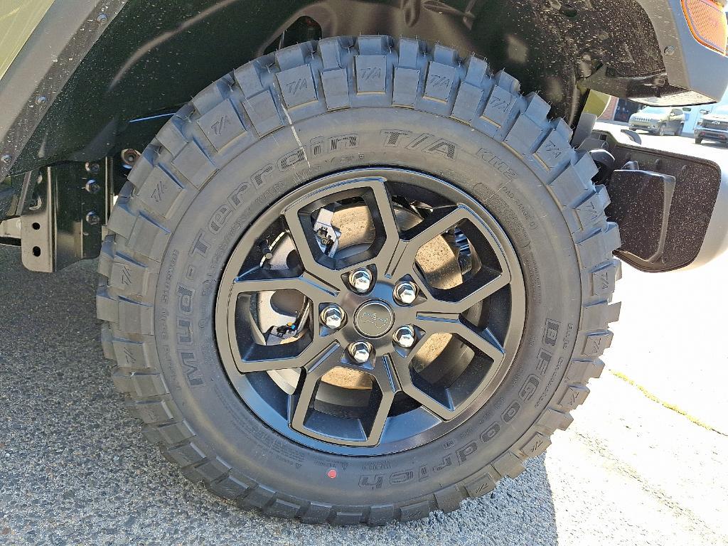 new 2025 Jeep Gladiator car, priced at $51,645