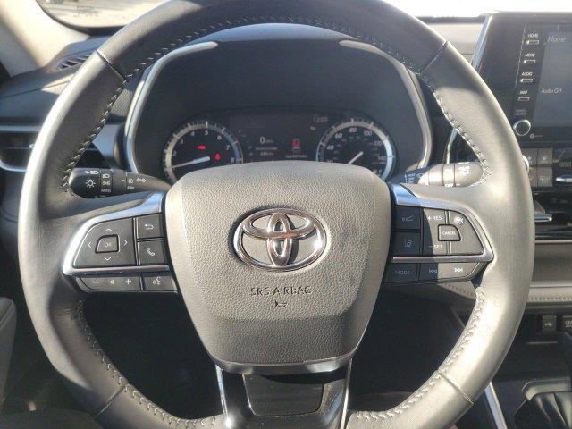 used 2021 Toyota Highlander car, priced at $34,695