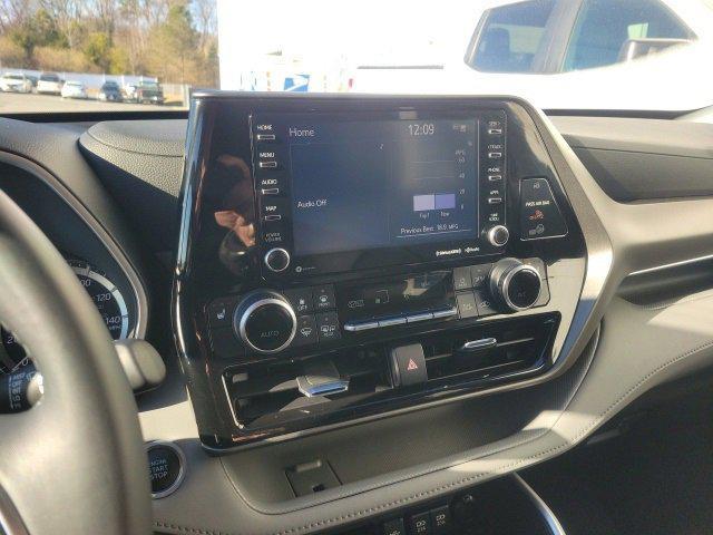 used 2021 Toyota Highlander car, priced at $34,695