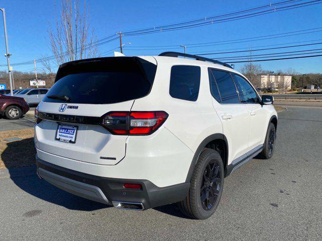 new 2025 Honda Pilot car, priced at $53,650