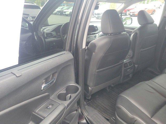 used 2022 Honda Pilot car, priced at $28,995