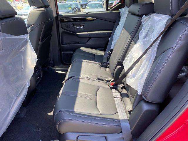 new 2025 Honda Pilot car, priced at $53,405