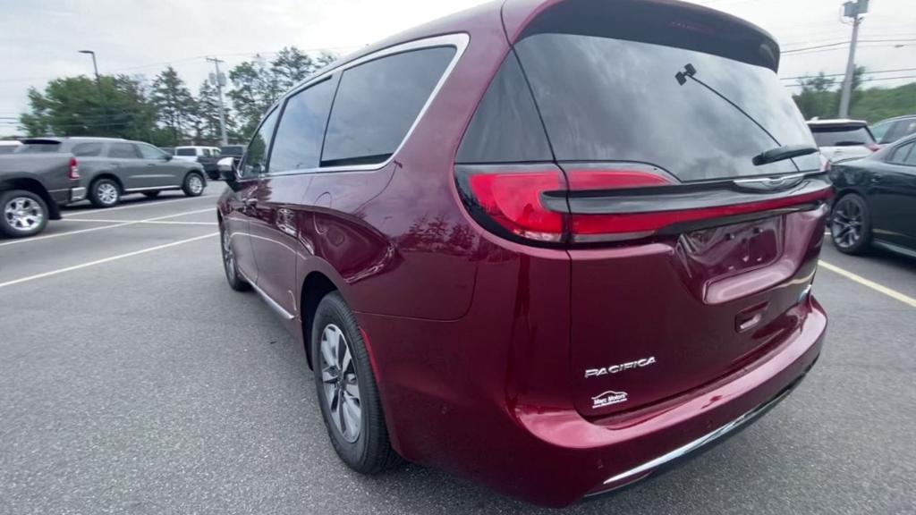 new 2023 Chrysler Pacifica Hybrid car, priced at $46,341