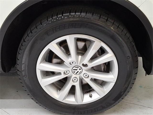 used 2014 Volkswagen Touareg car, priced at $10,999