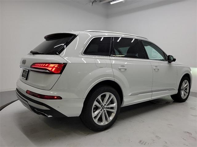 new 2025 Audi Q7 car, priced at $72,735