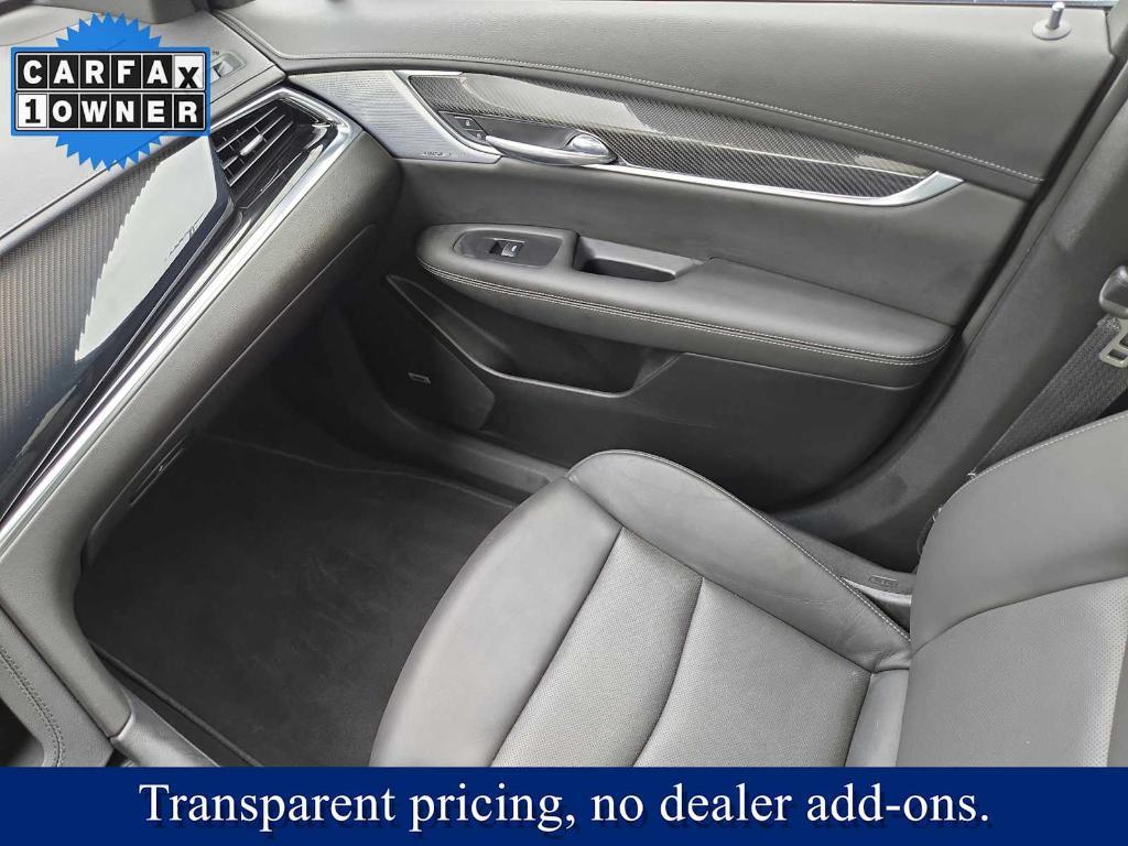 used 2024 Cadillac XT6 car, priced at $50,642