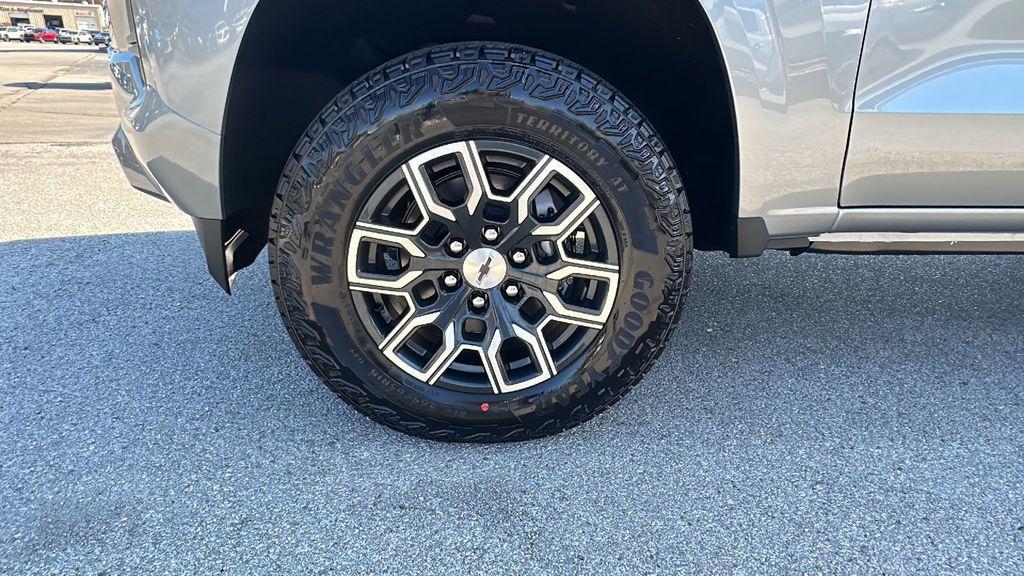 new 2026 Chevrolet Colorado car, priced at $44,915