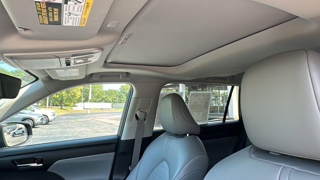 used 2022 Toyota Highlander Hybrid car, priced at $35,300