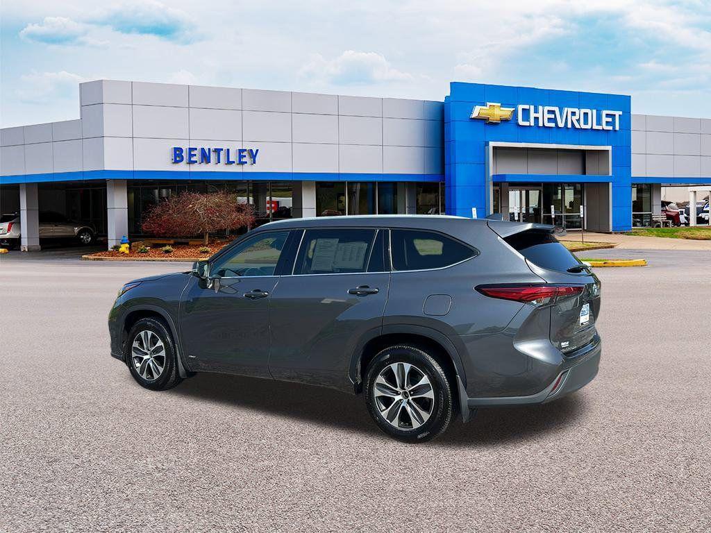 used 2022 Toyota Highlander Hybrid car, priced at $35,300