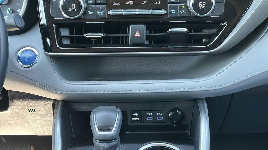 used 2022 Toyota Highlander Hybrid car, priced at $35,300