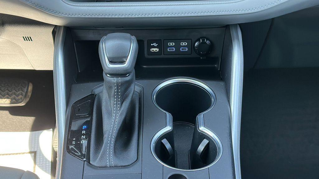 used 2022 Toyota Highlander Hybrid car, priced at $35,300