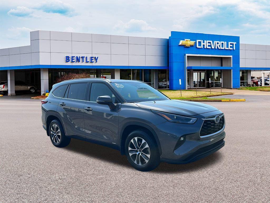 used 2022 Toyota Highlander Hybrid car, priced at $35,300