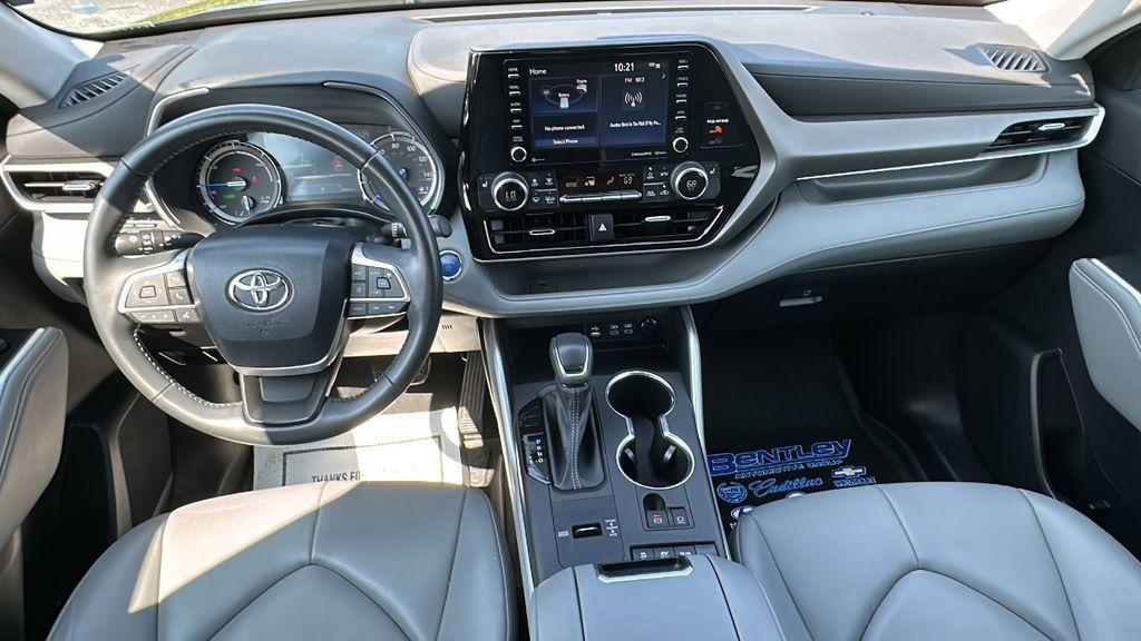 used 2022 Toyota Highlander Hybrid car, priced at $35,300